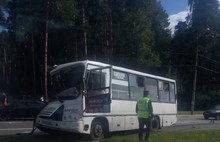 В Ярославле «маршрутка» врезалась в грузовик: пострадали три человека