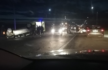 «На месте две скорые»: на ярославской окружной дороге перевернулся автомобиль