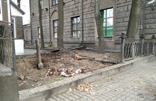 В центре Ярославля демонтируют чугунный забор