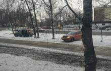 «Хватит превращать район в стоянку»: ярославцы просят власти разобраться с автовладельцами