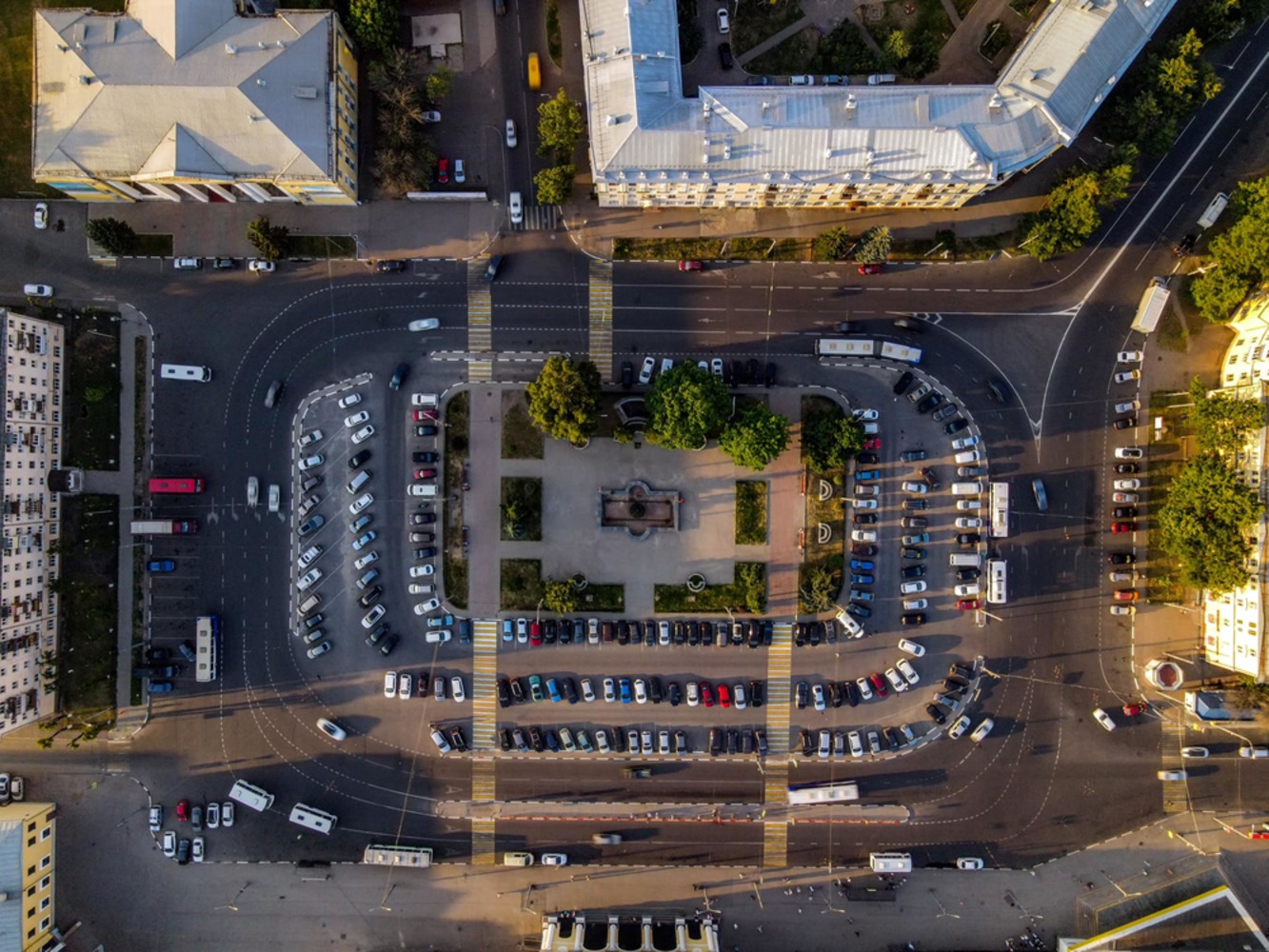 Общественник предлагает сделать парковку у «Ярославля-Главного» платной