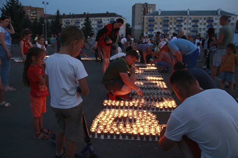 В Рыбинске зажгли 7000 свечей в память о погибших в Великой Отечественной войне