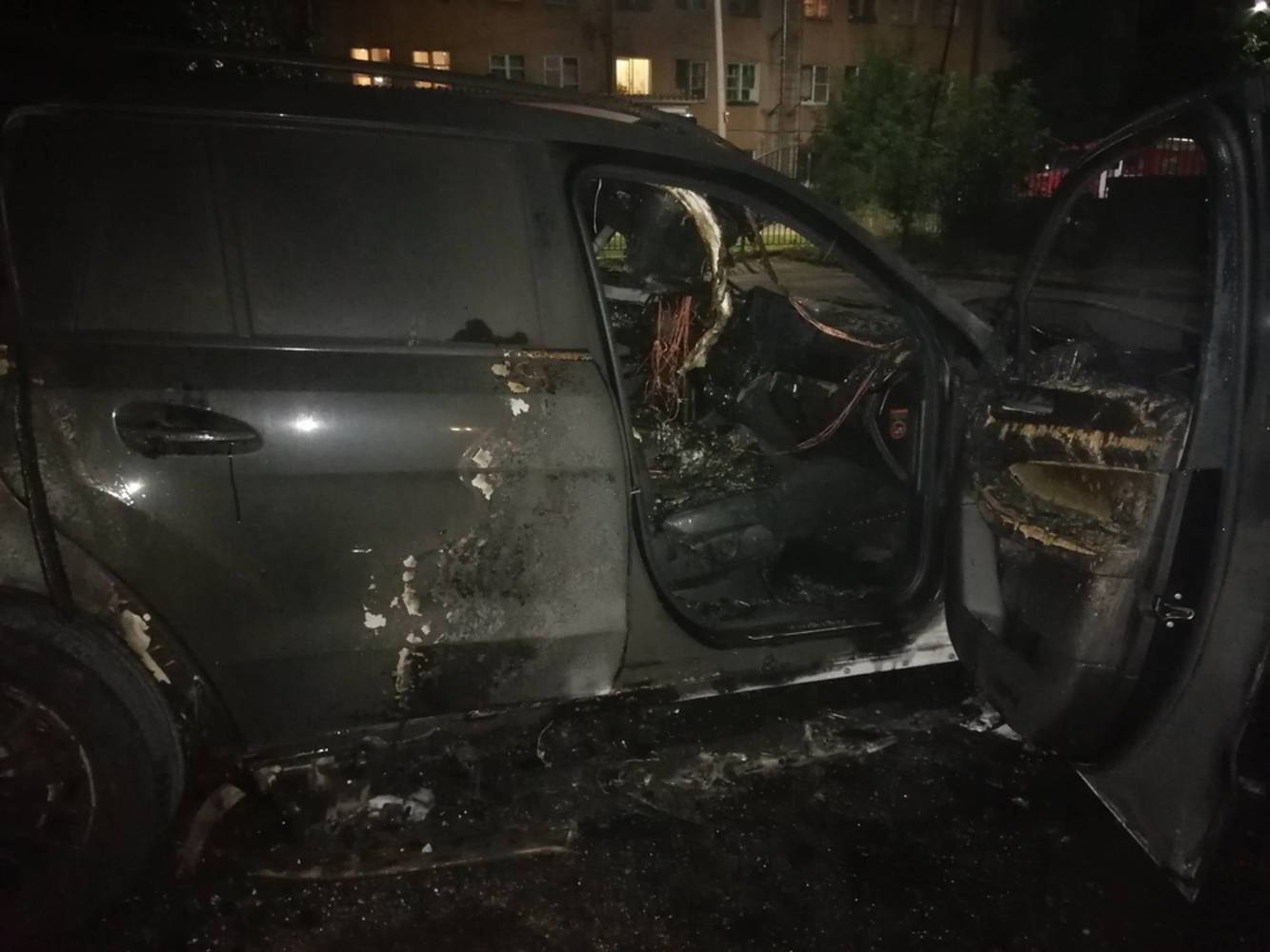 В Ярославле ночью горели два автомобиля