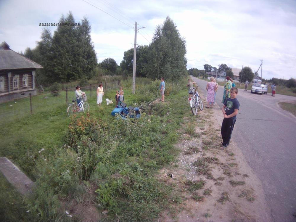 В Ярославской области мотоцикл под управлением пьяного водителя «улетел» в кювет