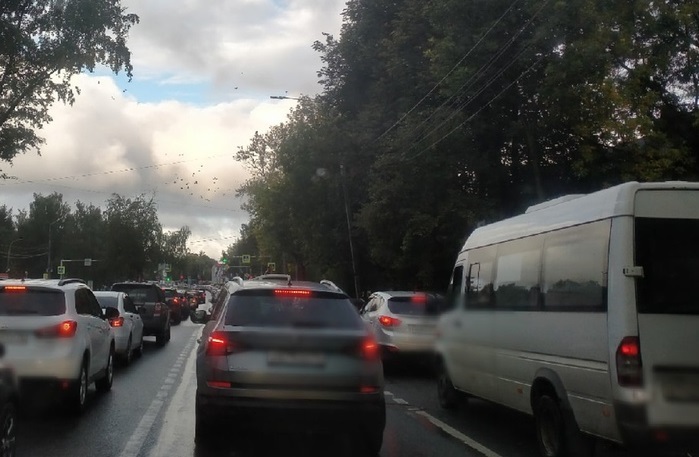 «Отключите светофор»: ярославцы нашли причину заволжских пробок