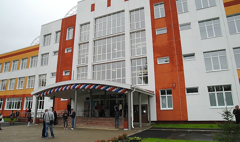 ФСБ задержала подрядчика новой школы во время совещания с главой Рыбинска