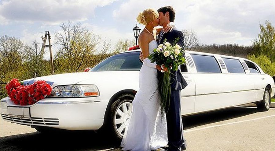 Дельные советы: как грамотно заказать лимузин на свадьбу?