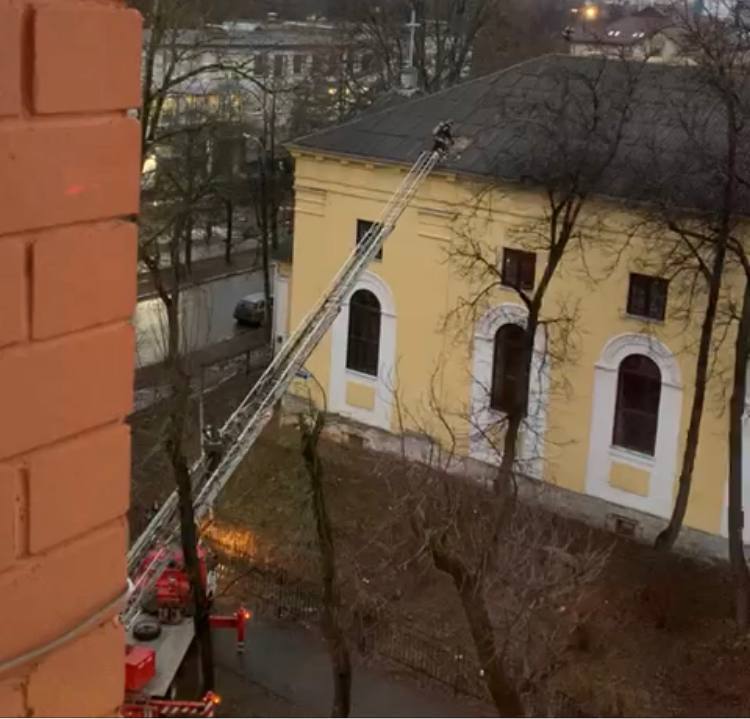 В Ярославле пожарные выехали на задымление к кирхе