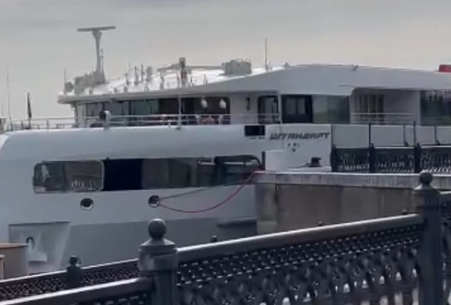 В Ярославле пришвартовалась вип-яхта миллиардеров