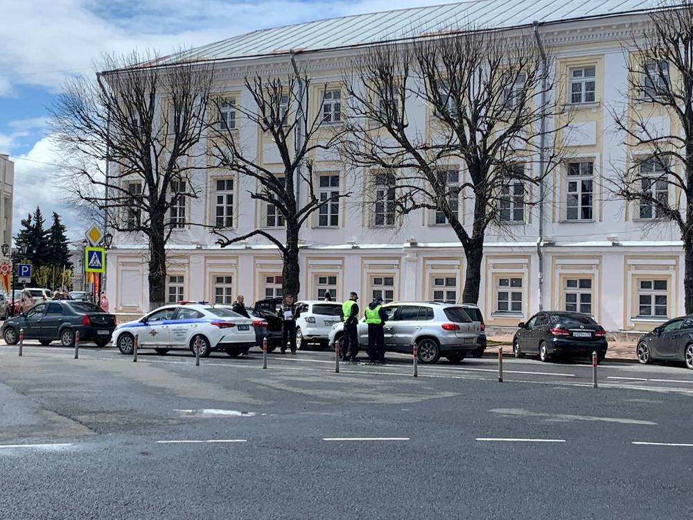В Ярославле сотрудники ГИБДД продолжают «охотиться» на чиновников-нарушителей