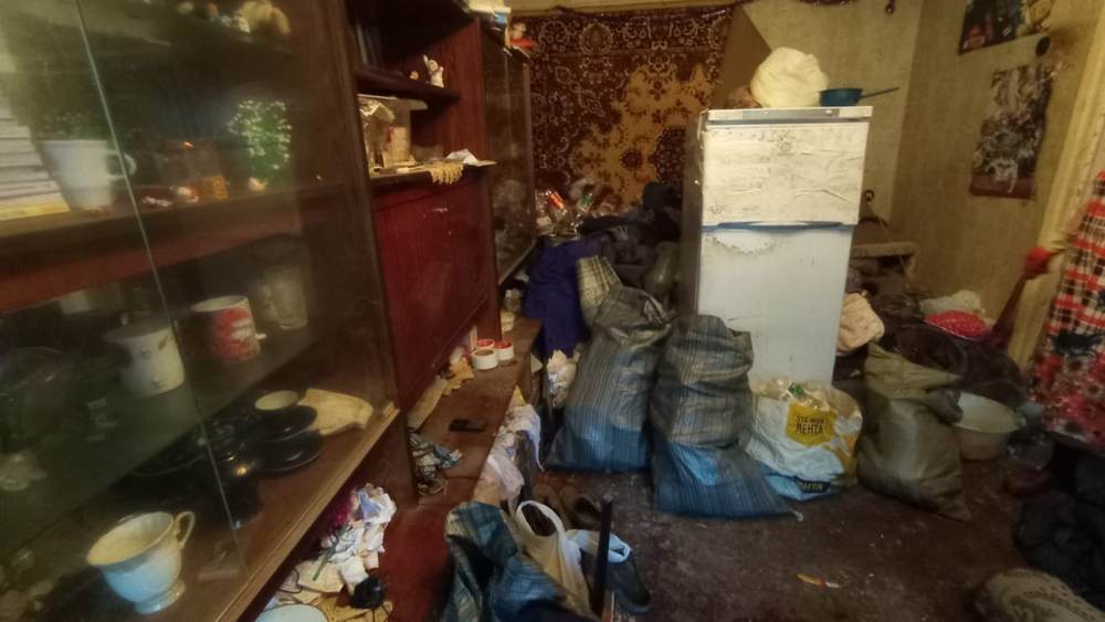 В Ярославле жильцы дома стали заложниками соседа, превратившего квартиру в «свинарник»