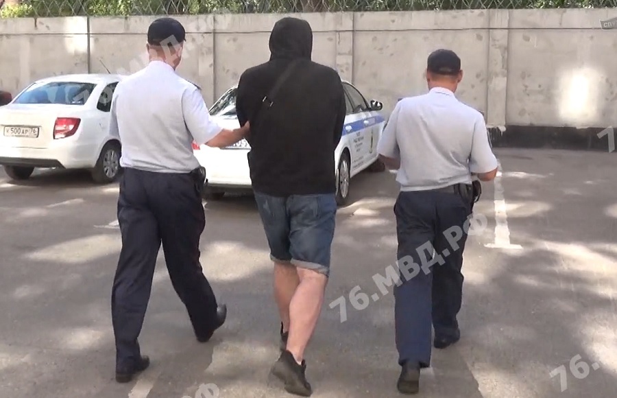 «Повышенная шумность глушителя»: в Ярославле задержали водителя, не оплатившего штрафы за нарушение ПДД