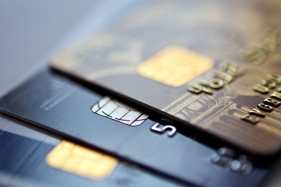 ВТБ начнет оформлять кредитные карты клиентам с 18 лет