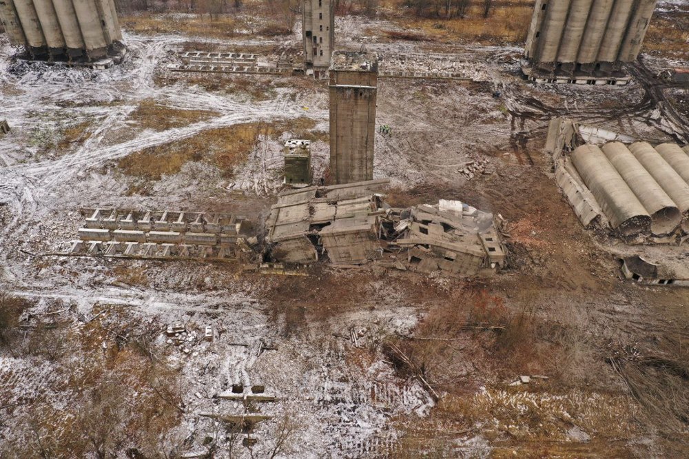 В Ярославле рухнула вторая предназначенная к сносу башня элеватора