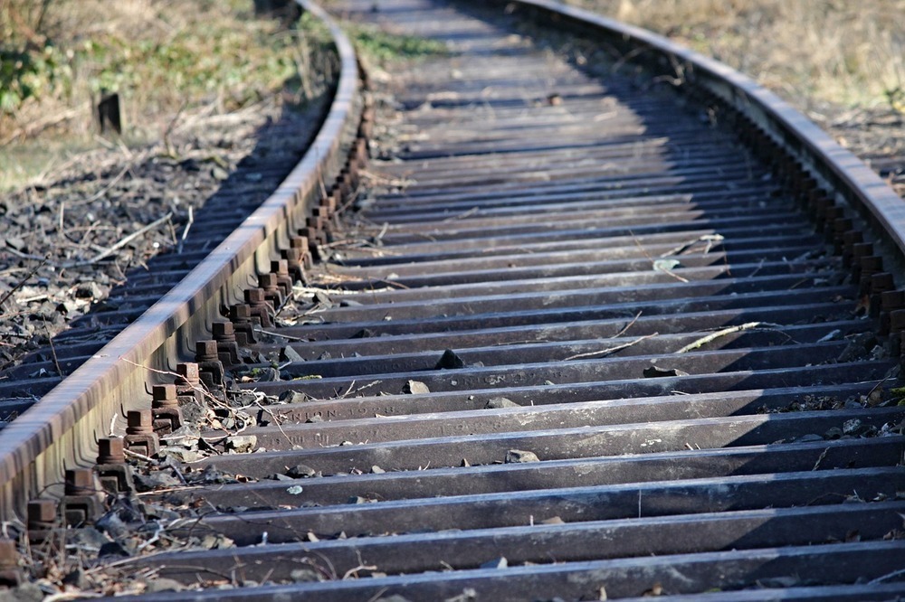 В Ярославле пассажирский поезд насмерть сбил женщину
