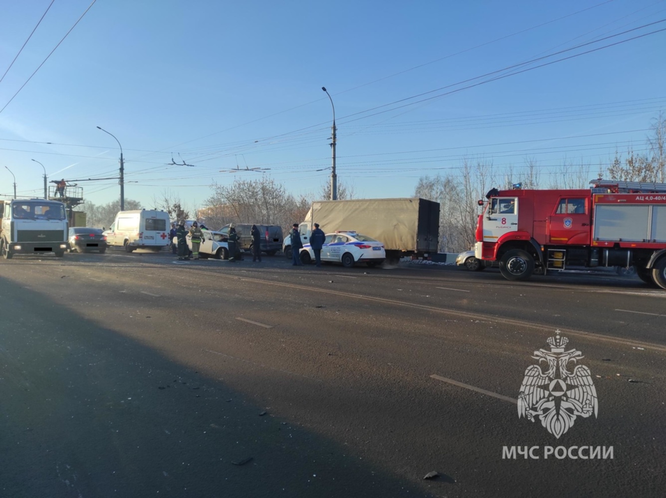 В Рыбинске легковушка столкнулась с грузовиком