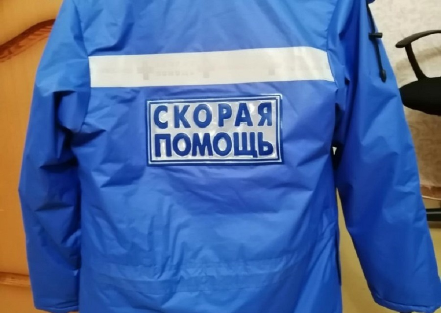 Жительница Ярославля вытерла пол курткой сотрудника бригады «скорой», отказавшегося надеть бахилы