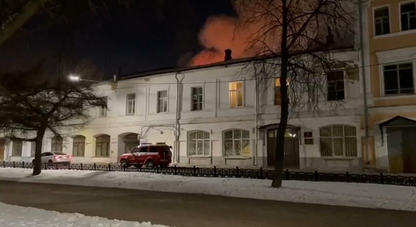 Мэр Ярославля выехал на пожар возле бара «Афоня»