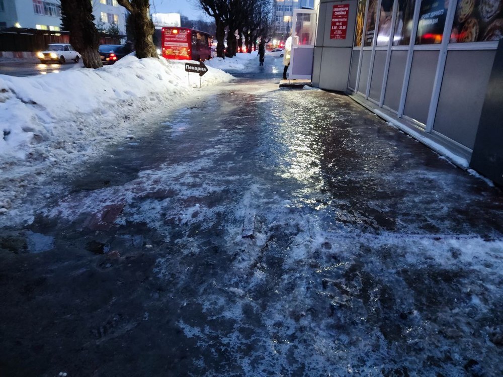 Жительница Ярославля отсудила у мэрии 180 тысяч рублей за падение на льду