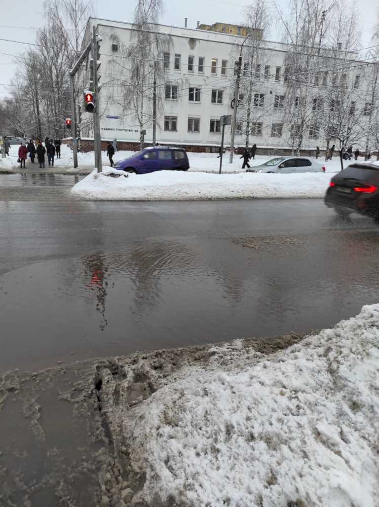 В Ярославле пешеходы не могут перейти проспект Машиностроителей