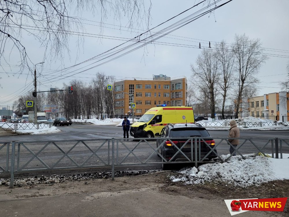 «Скорая помощь» попала в ДТП в центре Ярославля