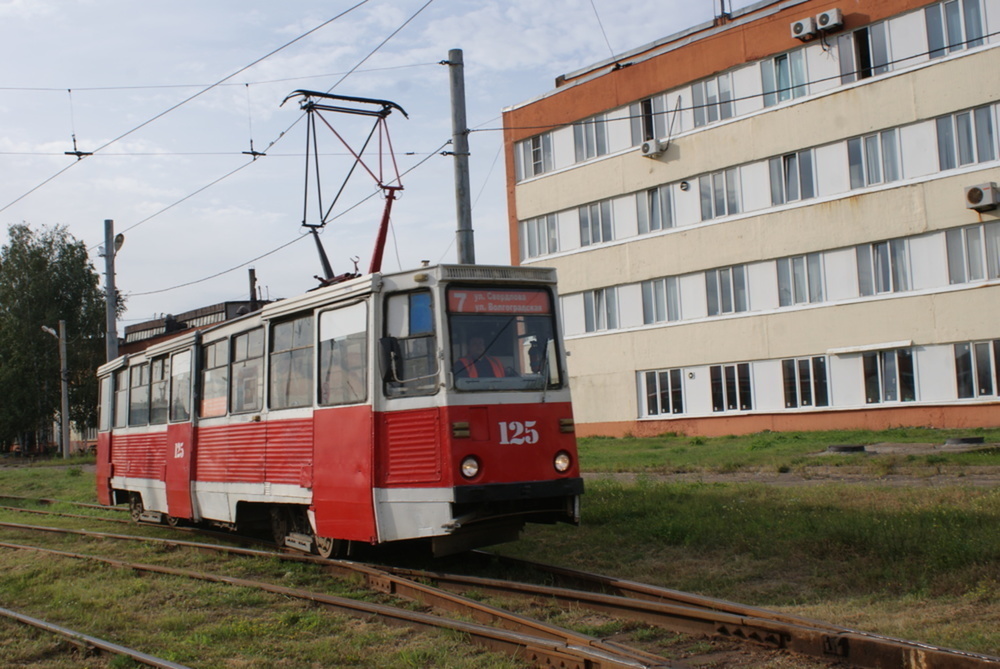 Ярославцев хотят пересадить из личных автомобилей на трамваи