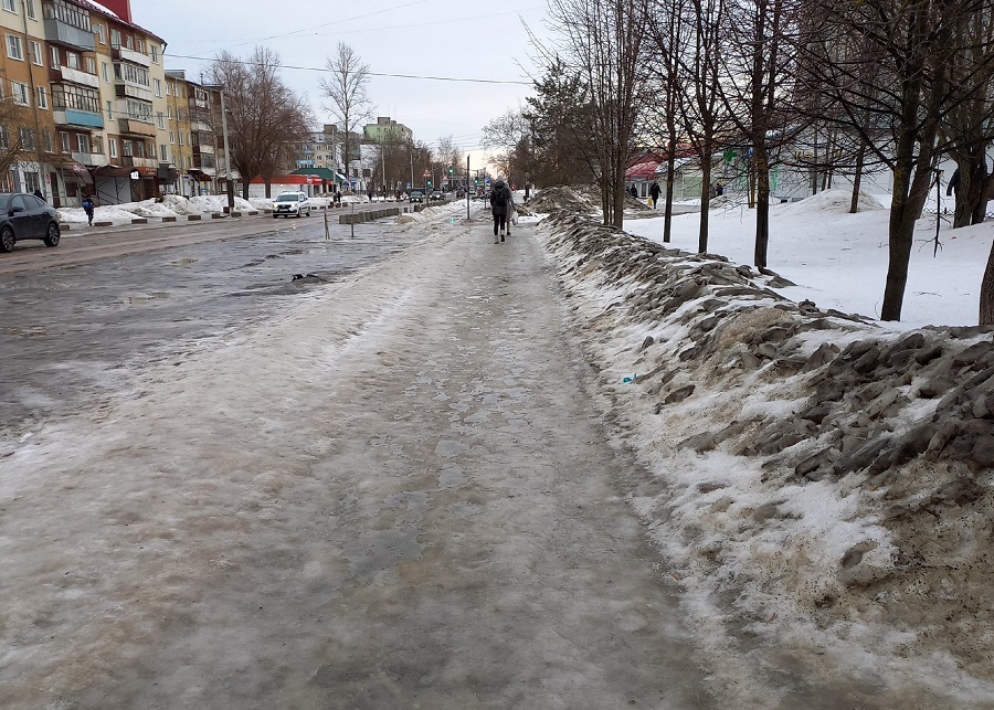 Жители Ярославской области жалуются на скользкие тротуары