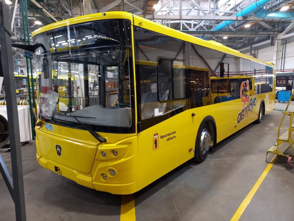 Желтые брендированные автобусы прибывают в Ярославль