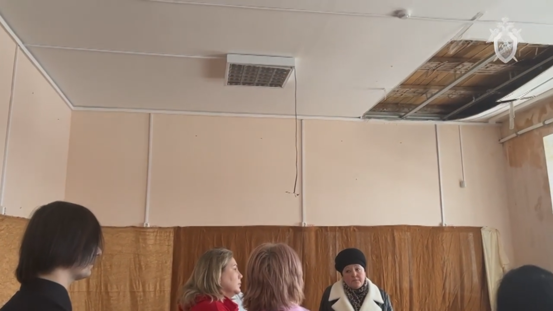 В Ярославской области возбудили уголовное дело из-за едва не упавшего на детей потолка