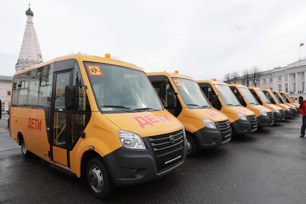 В школы Ярославской области переданы 23 новых автобуса