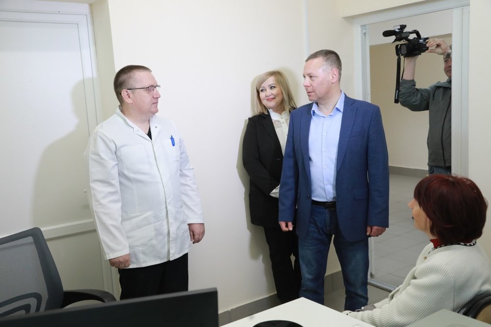Ярославский губернатор оценил ход ремонта районной поликлиники