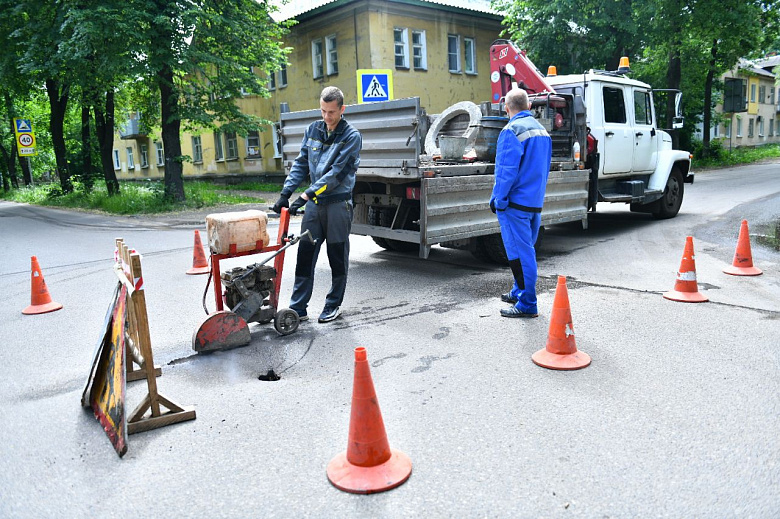 В Ярославле подрядчика для ремонта проблемной улицы хотят найти за два дня