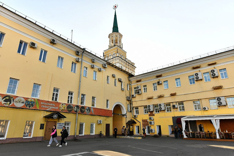 Мэр Ярославля поручил отремонтировать фасады Вознесенских казарм