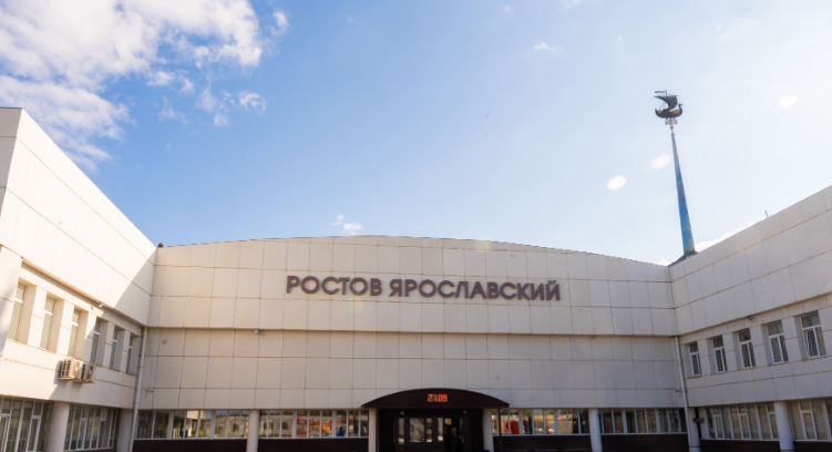 Жители Ростова предлагают снять герб Костромы со здания вокзала