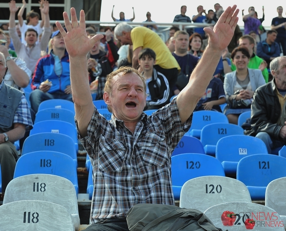  В Ярославле футболисты «Шинника»  посмотрят фильм о футбольных фанатах