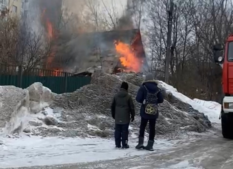 В Ярославле горел заброшенный дом