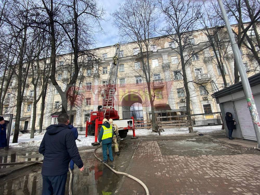 Эвакуированных из горящей в Ярославле «сталинки» разместят в ДК Добрынина