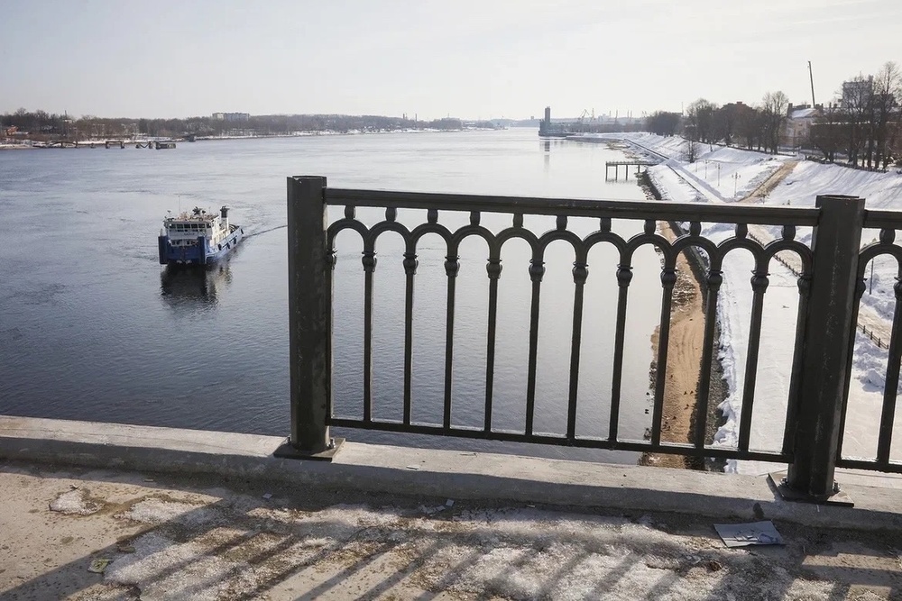 На Волжском мосту в Рыбинске ставят ограждение