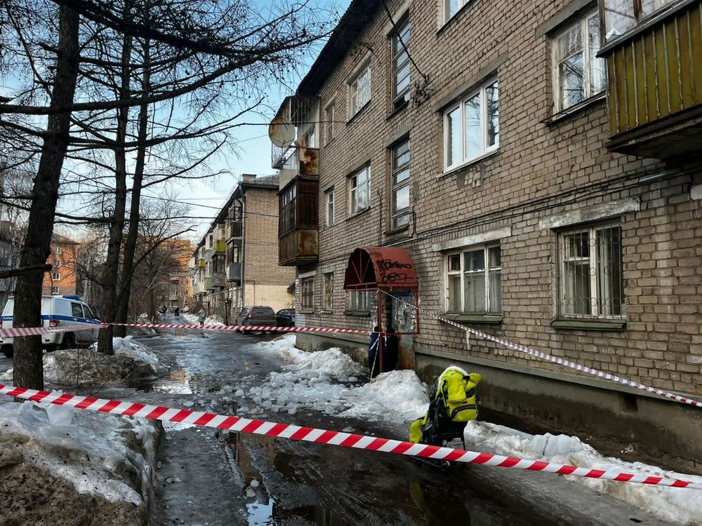 Прокуратура проверит падение льда на коляску с ребенком