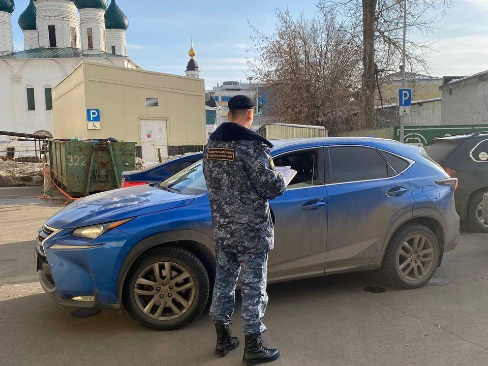 У владелицы ярославского бутик-отеля арестовали «Лексус»
