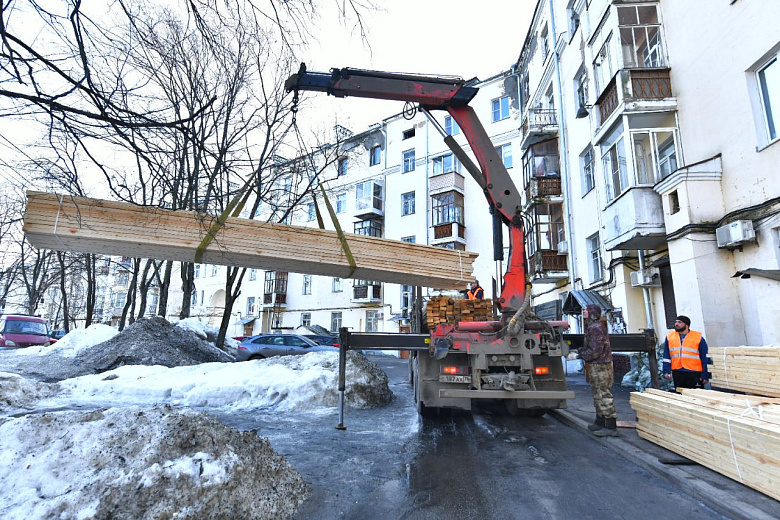 В горевшем доме на проспекте Ленина в Ярославле начали делать временную крышу