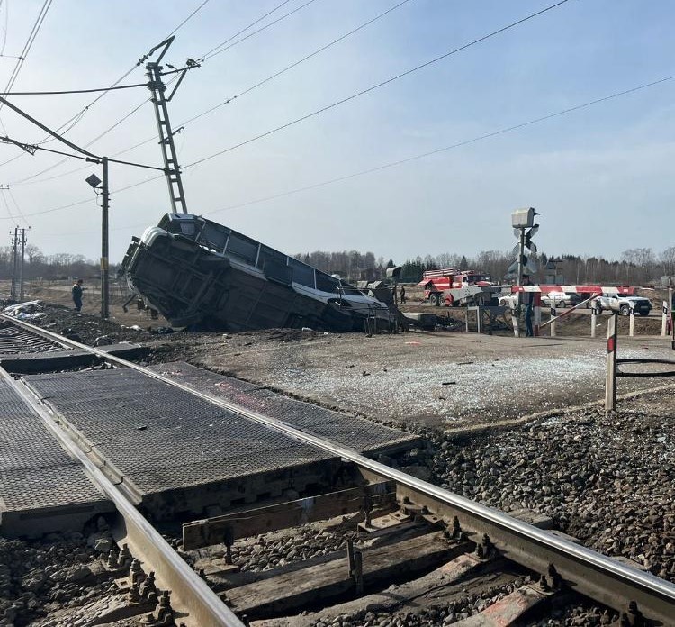 В МЧС назвали окончательную цифру погибших в ДТП с поездом под Переславлем