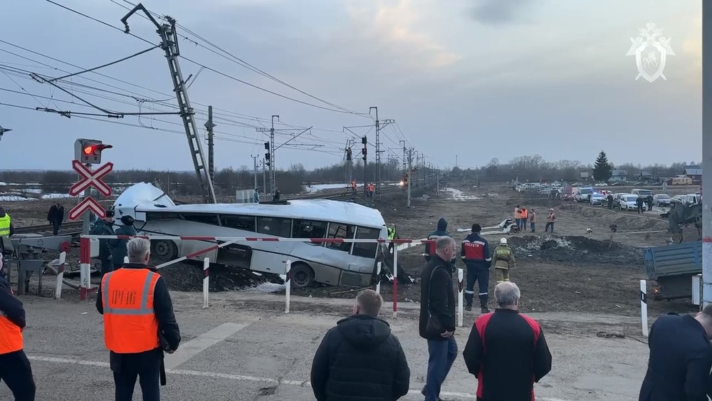 В Ярославской области возбудили уголовное дело из-за ДТП автобуса с поездом