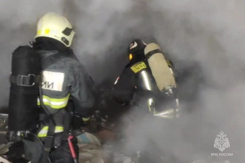 В Ярославле пожарные тушили установку на заводе