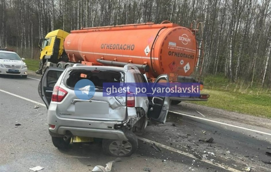 Два человека погибли в столкновении бензовоза и легковушки под Ярославлем