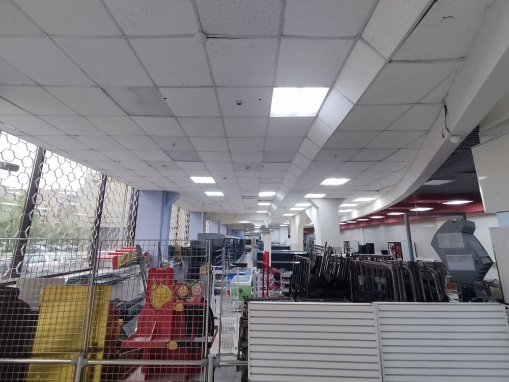 Место продуктового супермаркета в центре Ярославля осталось незанятым