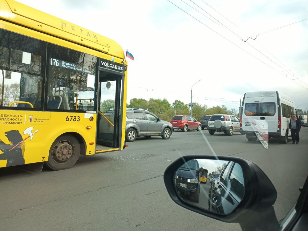 Из-за ДТП на Московском проспекте в Ярославле образуется пробка