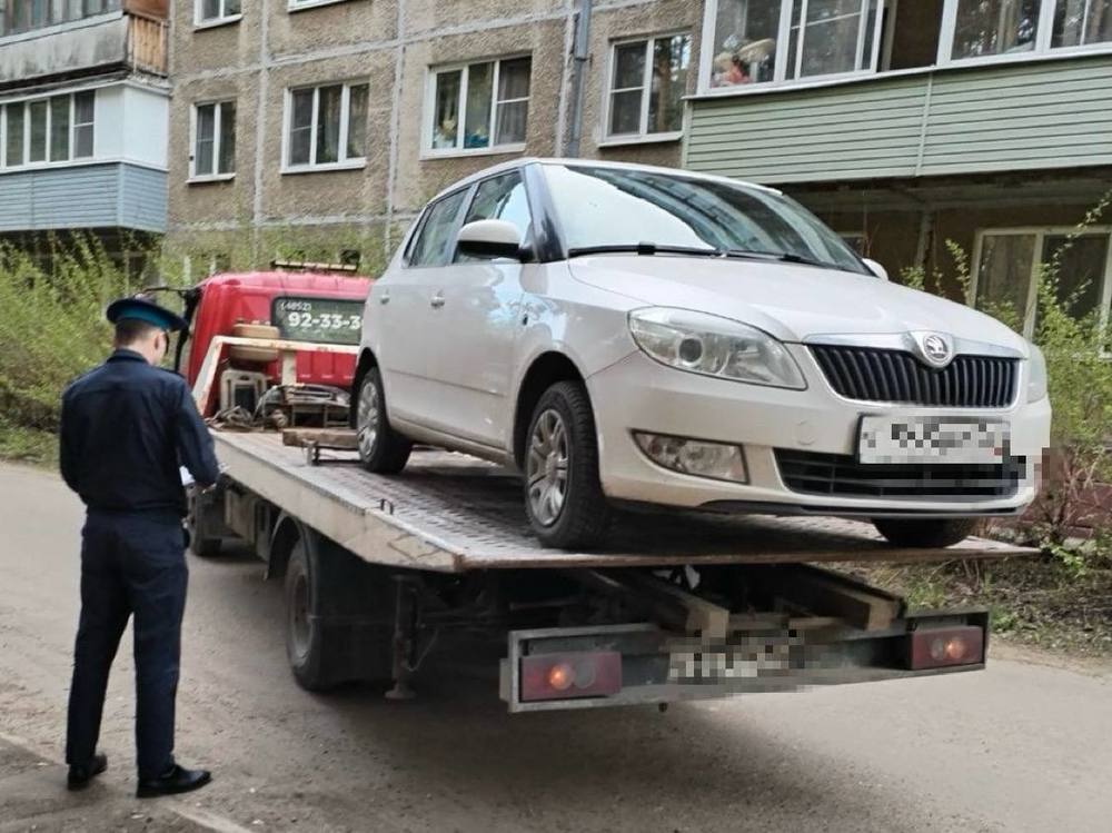 У ярославской буфетчицы из-за долга по кредиту арестовали иномарку