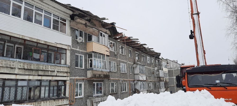 По факту обрушения кровли ярославской трехэтажки возбуждено уголовное дело