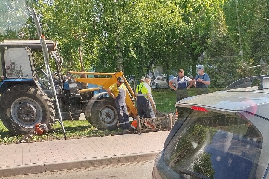 В центре Ярославля возвращают на место снятый ранее чугунный забор